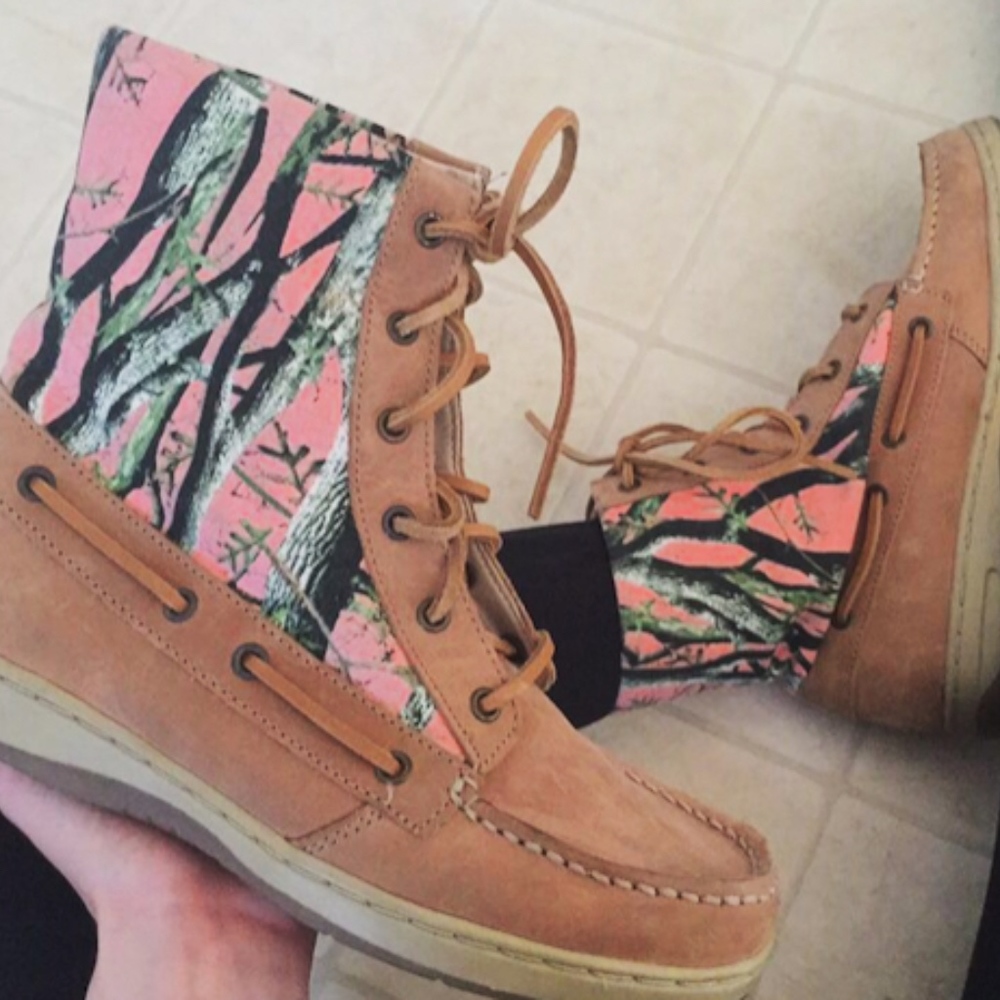 Sperry Topsider Lace Up Pink Camo Loafer Boots